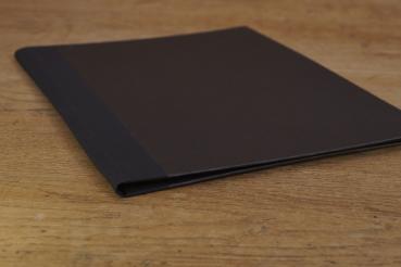 Schwarze Mappe für Noten aus der Manufaktur in Deutschland